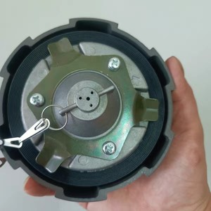 Couvre-réservoir diesel Hyundai 32M9-02130, bouchon de réservoir d'essence d'origine pour excavatrice Hyundai Huatai - Product Image 1