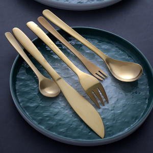 Venta al por mayor cubiertos de Metal cocina 24pcs té café negro postre cubiertos de oro de lujo de gama alta real cola puntiaguda acero inoxidable - Product Image 6