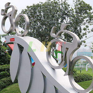Sculpture de paysage de vélo en acier inoxydable personnalisée pour parc extérieur, repère sportif urbain - Product Image 1