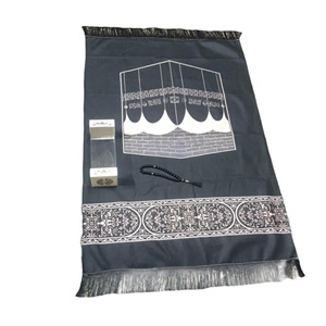 Tapis de Prière Sejadah Simple avec Pompons et Motifs de Mosquée pour Ramadan, Aïd, Mariage, Anniversaire - Product Image 3