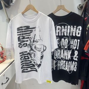 T-shirt a maniche corte in puro cotone di alta qualità, stile streetwear europeo-americano, con stampa 'THAT'S AWFUL LOT COUGH SYRUP' - Product Image 2