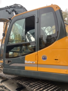 Excavatrices Hyundai 305 d'occasion certifiées CE EPA, provenant de Corée du Sud, capacité de 30 tonnes, avec moteur Cummins et accessoire de préhension. - Product Image 6