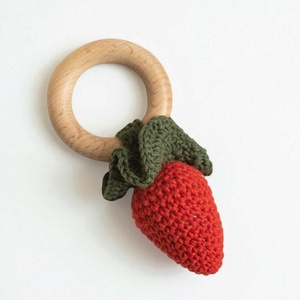 Hochet pour bébé en crochet, <span class=keywords><strong>anneau</strong></span> <span class=keywords><strong>de</strong></span> <span class=keywords><strong>dentition</strong></span> doux et ludique en forme <span class=keywords><strong>de</strong></span> fruits d'été (<span class=keywords><strong>Fraise</strong></span>, Citron, Myrtille, Raisin) - Product Image 5