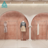 Système de présentoirs modulaires en métal professionnels personnalisés pour magasins de vêtements, aménagements de boutiques de détail, design intérieur pour vêtements de sport
