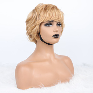 Vente en gros Perruques cheveux humains courts bouclés sans colle de haute qualité coupe Pixie pour femmes noires cheveux indiens bruts - Product Image 4