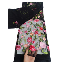 Tissu en Tulle Brodé de Fleurs de Luxe – Tissu Brodé de Roses Colorées pour Robe de Soirée – Grande Vente