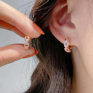 Orecchini a Catena per Donne, Design Unico Collegato, Gioielli e Ear Cuff alla Moda per Uso Quotidiano - Product Image 2