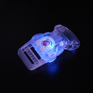 Boucle lumineuse LED pour animaux de compagnie, réglable, en plastique, en forme d'os, pour collier et sangle de poitrine - Product Image 1