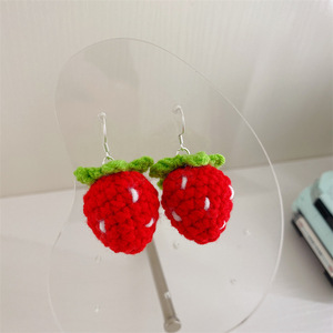 Pendientes tejidos Pendientes de fresa tejidos a mano encantadores y dulces para mujer Uionen 1034 - Product Image 4