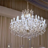 Lustres en cristal transparents à cadre argenté luxueux personnalisés Saixin pour la décoration de plafond d'événements