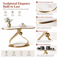 Console moderne en marbre blanc avec base sculpturale en métal doré et pieds arqués pour entrée ou couloir
