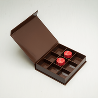 Élégante boîte à chocolat vide magnétique en papier enduit rigide avec logo personnalisé Boîte d'emballage cadeau recyclable avec plateaux d'insertion
