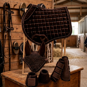 Ensemble de tapis de selle en velours marron de luxe, voile anti-mouches respirant, protège-tibias en toile/protège-tibias en maille |   Ensemble d'équipement équestre anglais robuste - Product Image 3