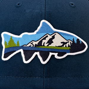 Patch tissé en forme de poisson avec motif paysage montagneux, pliable en deux, en tissu auto-adhésif pour étiquette de vêtement - Product Image 1