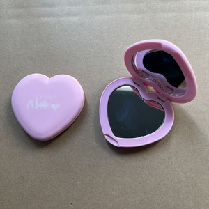 Xách tay bán buôn nhà máy biểu tượng tùy chỉnh màu sắc dễ thương nhựa ABS hình trái tim Túi gương - Product Image 1