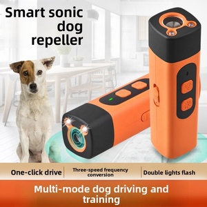 Repelente Ultrasónico Recargable de Plástico para Entrenamiento de Perros, Anti-Ladridos, con Resistencia al Agua IP67 y Linterna LED - Product Image 3