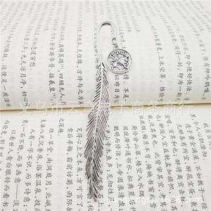 Marque-pages en métal avec signe du zodiaque, design plume en argent tibétain, cadeau de bureau réutilisable - Product Image 3
