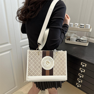 Bolso cuadrado de gran capacidad para profesionales; diseño elegante y profesional. - Product Image 6