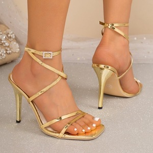 Sandales élégantes à talons aiguilles pour femmes, à brides métalliques, bout carré, avec strass et boucle de cheville, or et argent, pour soirées et mariages - Product Image 3