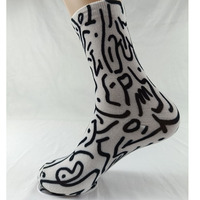 Les dernières chaussettes pour hommes personnalisées OEM, design personnalisé, tube en nylon, décontractées, séchage rapide, mode, chaussettes amusantes imprimées