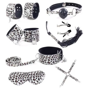 SM Bondage Kit 8 pezzi in pelle per le donne Bdsm Fetish Pet gioco di ruolo con il <span class=keywords><strong>sesso</strong></span> giocattolo cappuccio - Product Image 5