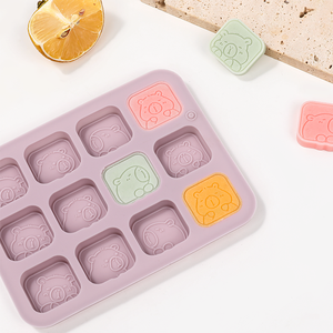 Moule à gâteau en silicone antiadhésif LFGB platine sans BPA, 12 cavités, en forme d'ours et de capybara, de la marque MUYULINS - Product Image 3