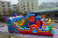 Grande aire de jeux gonflable commerciale avec toboggan pour enfants, parc d'attractions et événements en plein air