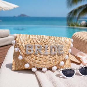 Sac à bandoulière en paille orné de perles et de strass, idéal pour les demoiselles d'honneur ou comme cadeau de fête prénuptiale - Product Image 2