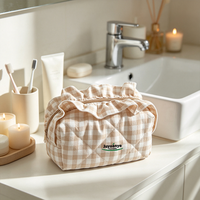 Pochette de maquillage en toile de coton matelassée à carreaux avec logo personnalisé, durable, légère, à volants, fermeture éclair, sac de toilette de voyage