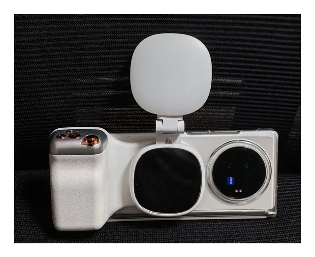 2026 New Magnetic Camera Grip with Remote Shutter Remote Control Handle Universal for iPhone Androids Phones