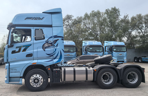 Camión Tractor FAW J7 6x4, 550HP, Motor Diésel Weichai, Usado, Transmisión Manual, Asiento con Suspensión Neumática para Transporte Minero, Volante a la Izquierda - Product Image 5