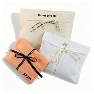 Pochette d'emballage de luxe en sergé de coton écologique et durable, brodée, pour parfum, cosmétiques, cadeaux, avec ruban et sérigraphie personnalisée - Product Image 1
