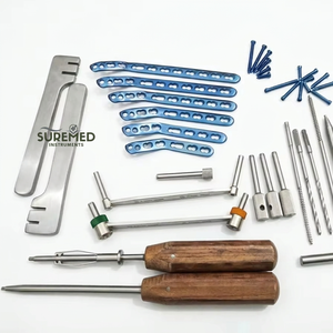 Kit de plaques pour humérus distal SureMed Instruments avec 227 vis de blocage, implants orthopédiques, fixation des fractures osseuses, certifié CE - Product Image 1