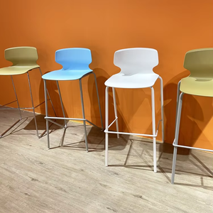 Tabourets de bar modernes, colorés, en plastique, durables, vibrants, peu encombrants et polyvalents pour cafés, bars et espaces domestiques - Product Image 6