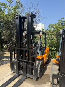 Used Japan Mitsu KOMAT TCM TOYO FD50 <b>Forklift</b> with LPG Power Source and Two Stage Mast - Product Image 5