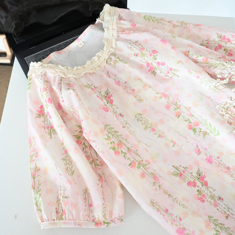Stampa floreale rosa chiaro