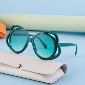 Lunettes de soleil sur mesure pour femmes, monture ovale, verres PC verts UV400, protection solaire classe 2, marque privée, vente en gros - Product Image 1