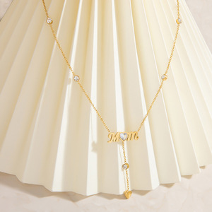 Collar de Zirconia para el Día de la Madre, Diseño de Letra en Color Oro de 18K, Elegante Regalo de Joyería para Mujer - Product Image 1