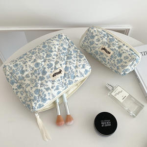 Petite trousse à maquillage florale à porter à la main, grande capacité, organiseur de cosmétiques, trousse de toilette portable pour femmes - Product Image 6