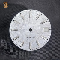 Cadrans de montre en météorite naturelle personnalisés OEM/ODM 28,5 mm, légers, avec fenêtre de calendrier creuse, texture unique, pièces de montre de luxe