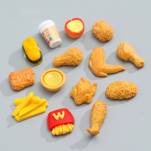 Venta al por mayor Nueva simulación en miniatura tridimensional Casa de juegos juego de comida pollo frito familia cubo conjunto decoración de resina - Product Image 1
