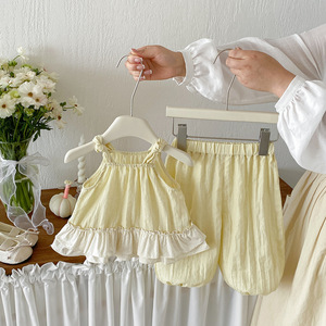 Nouvel ensemble deux pièces d'été tendance pour bébé : gilet simple à volants et pantalon décontracté en coton anti-moustiques, idéal pour toutes les occasions. - Product Image 3