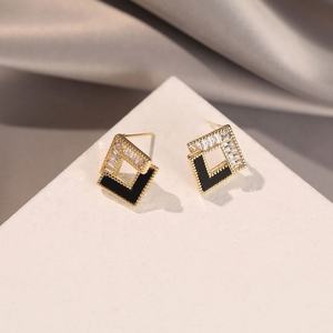 Pendientes de Bloque de Alta Gama al por Mayor, Diseño Simple y Elegante con Estilo Moderno, Lujo Ligero, Nicho de Fragancia Pequeño - Product Image 4