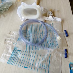 Sac de collecte d'urine portable de 1000 ml pour personnes âgées alitées avec marquages de mesure - Product Image 3