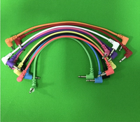 Câble audio mono jack 3,5 mm (1/8 po) coloré à angle de 90 degrés avec conducteur en cuivre nu et gaine non blindée