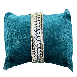 Bracelet ouvrable de qualité supérieure à la mode pour femmes pierres CZ scintillantes mariage pour vêtements de fête pour femmes et filles - Product Image 2