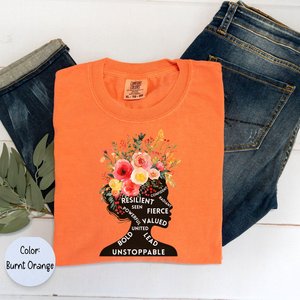 T-Shirt da Donna Comfort Colors, Vestibilità Regolare, Stampa Floreale, Collo Tondo, 100% Cotone, Primavera-Estate, Design Casual Empowered - Product Image 3