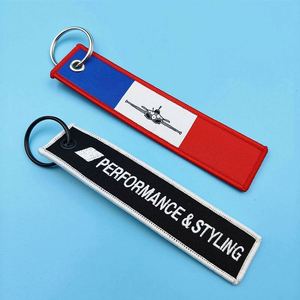 Llavero de tela con nombre de marca bordado a máquina con diseño de avión para antes del vuelo - Product Image 3