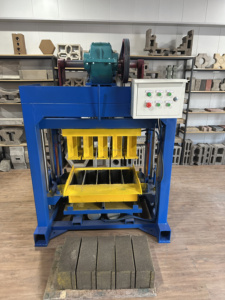 Macchina per la Produzione di Mattoni con Sufficienti Riserve di Attrezzature, Molto Richiesta in Camerun, Prodotta con Macchina per la Formatura di Blocchi in Cemento e Calce - Product Image 6