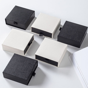 wholesale Black and white cardboard box necklace bracelet jewelry packaging box with custom logo